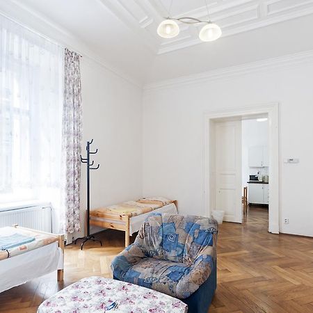 Gallery Hostel Прага Экстерьер фото