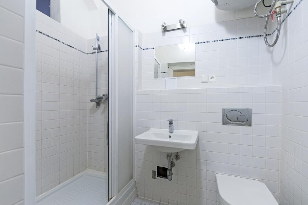 Gallery Hostel Прага Экстерьер фото