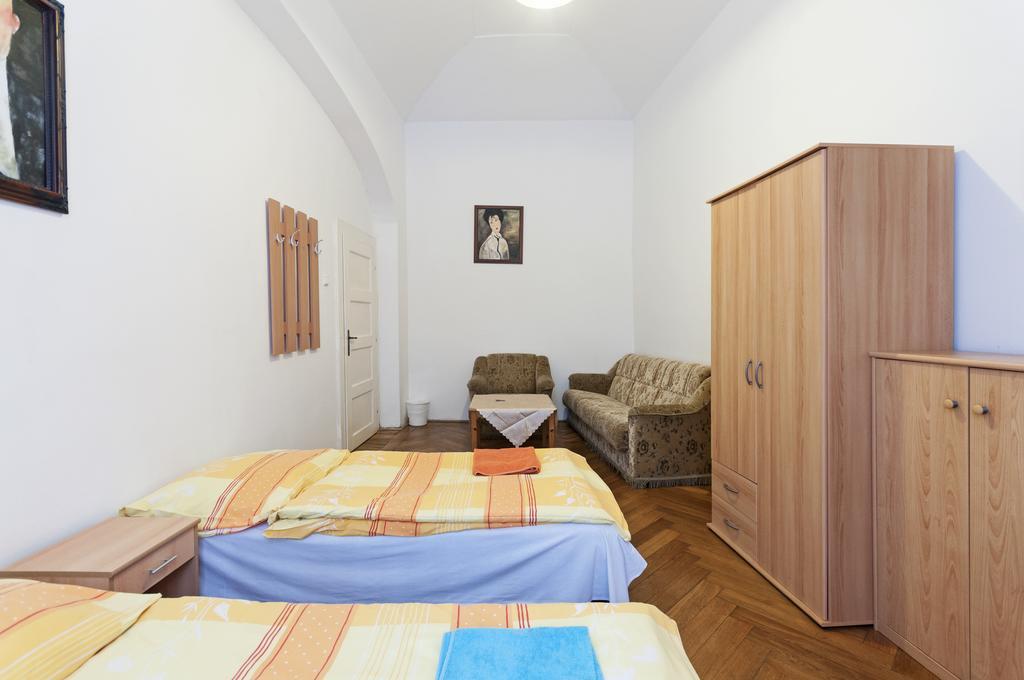 Gallery Hostel Прага Экстерьер фото
