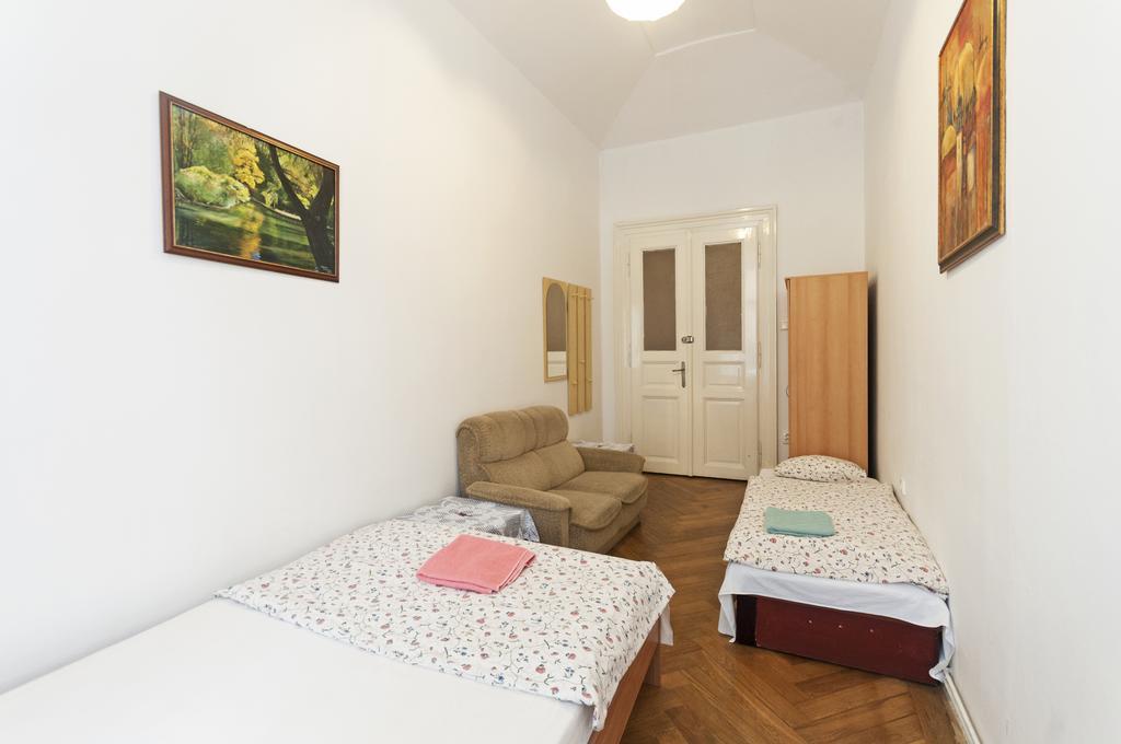 Gallery Hostel Прага Экстерьер фото