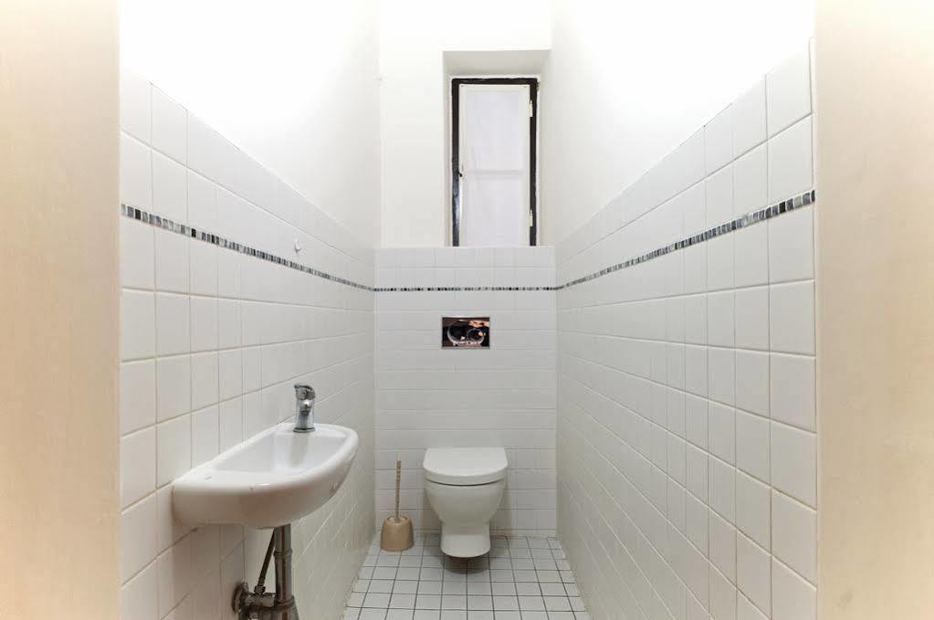Gallery Hostel Прага Экстерьер фото